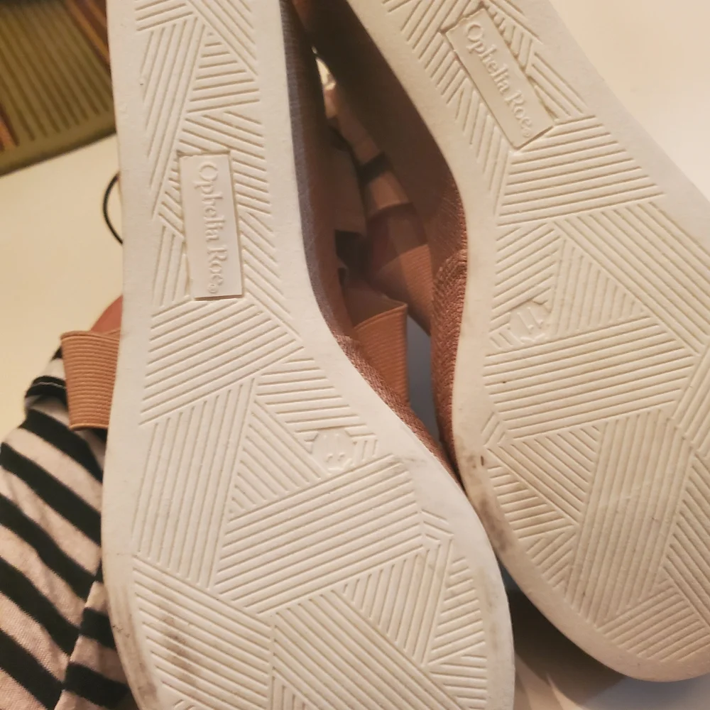 Tan color platforms size 11 women's new with tags 3 inches high